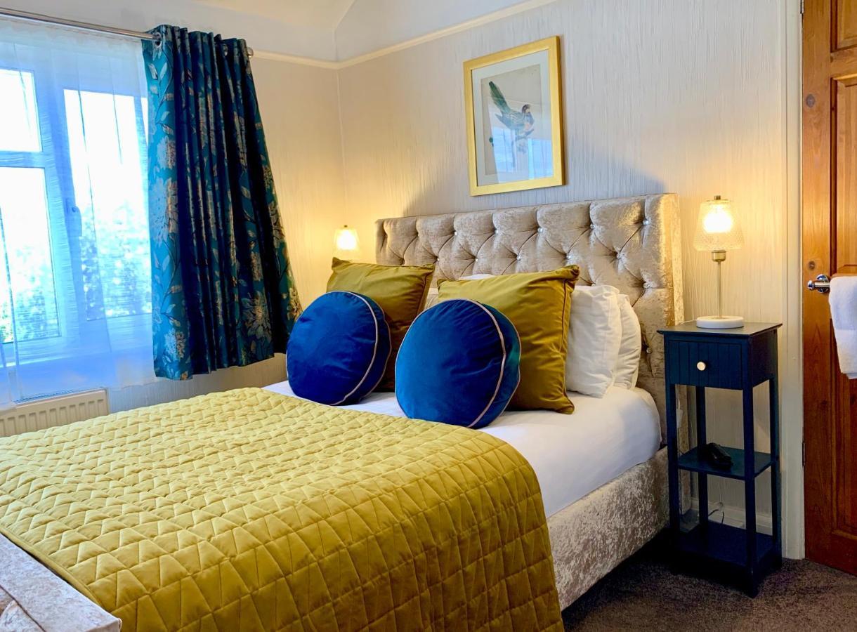 Sw Bed & Breakfast Суиндън Екстериор снимка