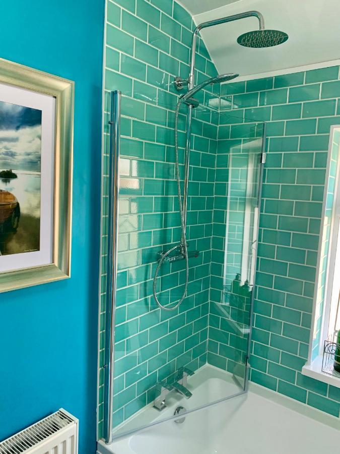 Sw Bed & Breakfast Суиндън Екстериор снимка