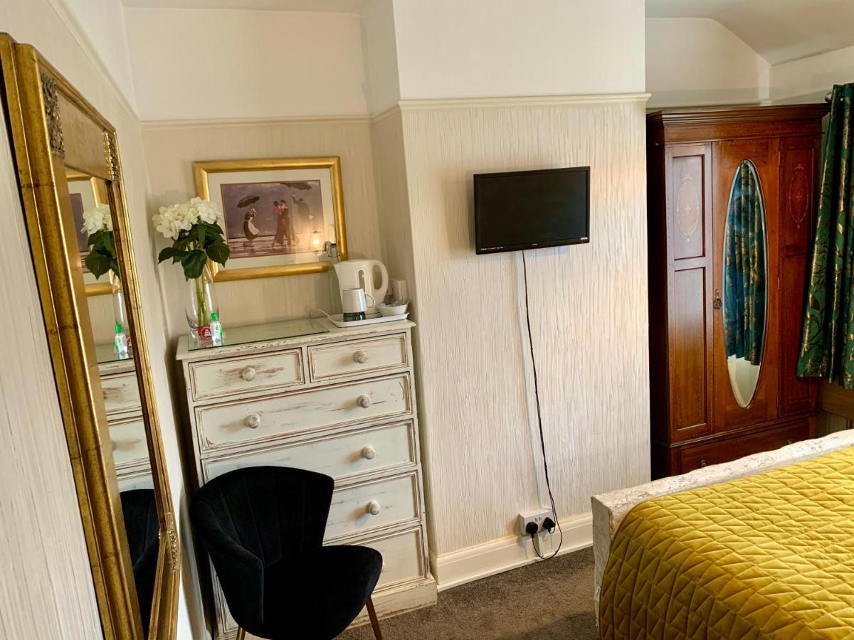 Sw Bed & Breakfast Суиндън Екстериор снимка