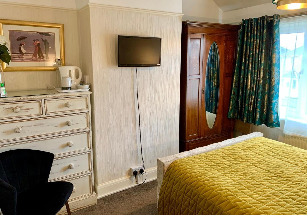 Sw Bed & Breakfast Суиндън Екстериор снимка