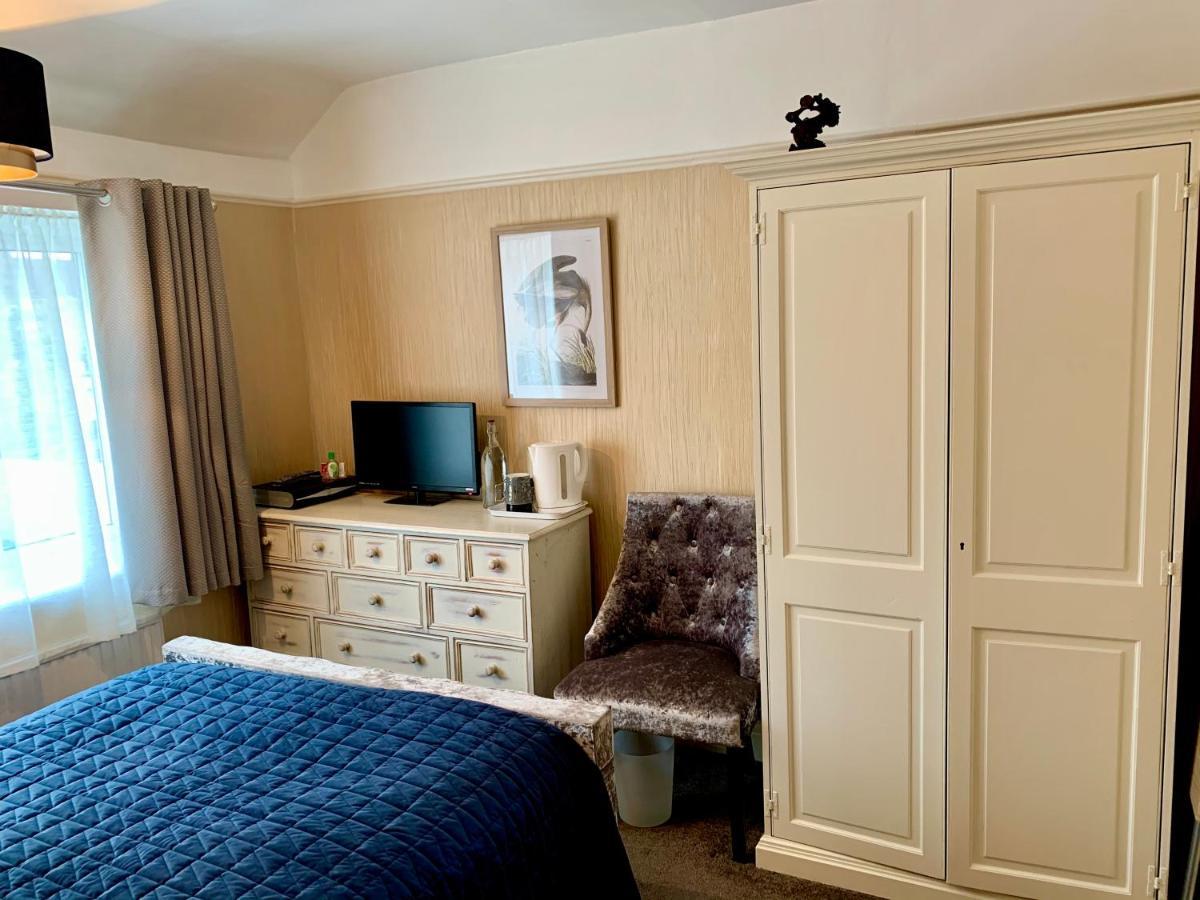 Sw Bed & Breakfast Суиндън Екстериор снимка