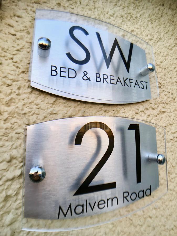 Sw Bed & Breakfast Суиндън Екстериор снимка