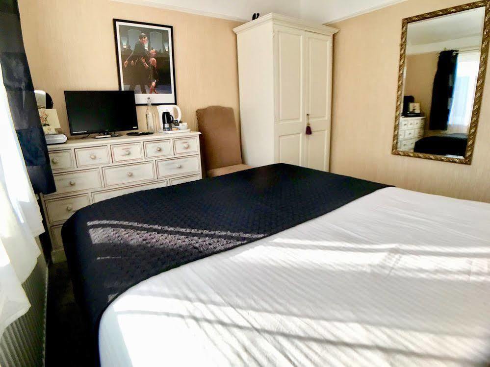 Sw Bed & Breakfast Суиндън Екстериор снимка