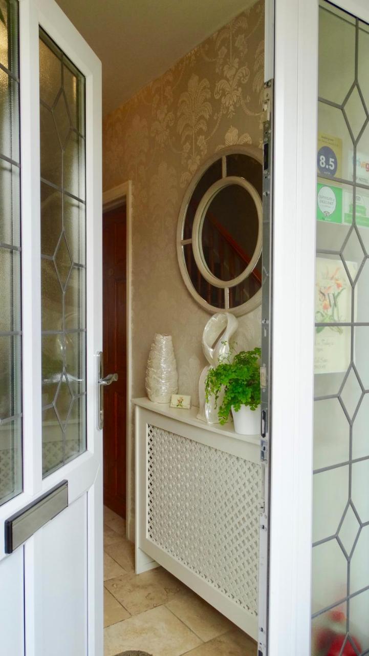 Sw Bed & Breakfast Суиндън Екстериор снимка